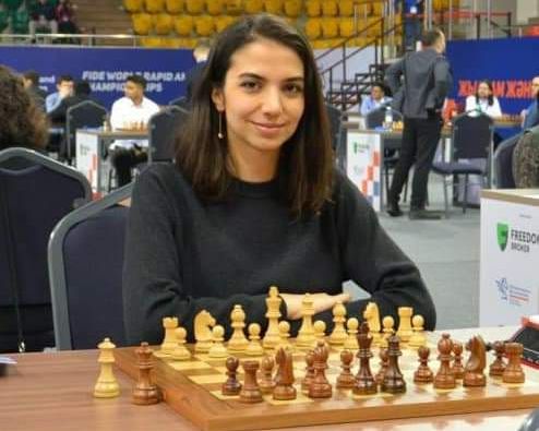 Iranian Chess Grand Master Removes Hijab In Solidarity With Popular Movement