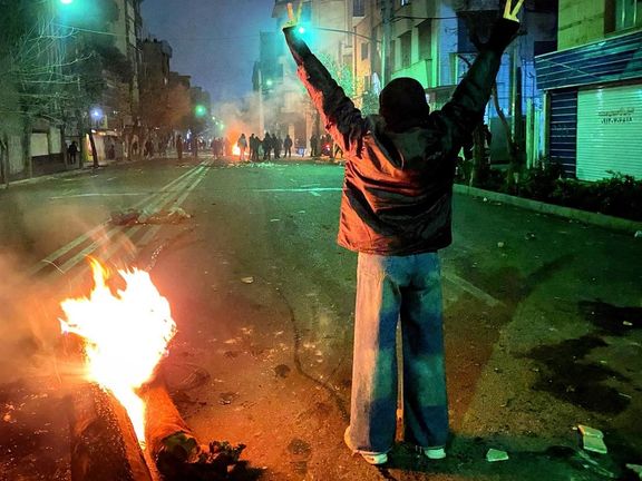 روایت مخاطبی از بازداشتش در اعتراضات: ما را به تجاوز تهدید میکردند