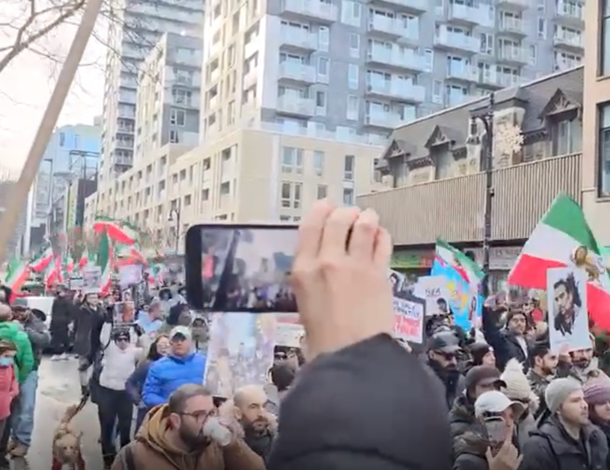 جمعیت عظیم ایرانیان مخالف جمهوری اسلامی در مونترال کانادا