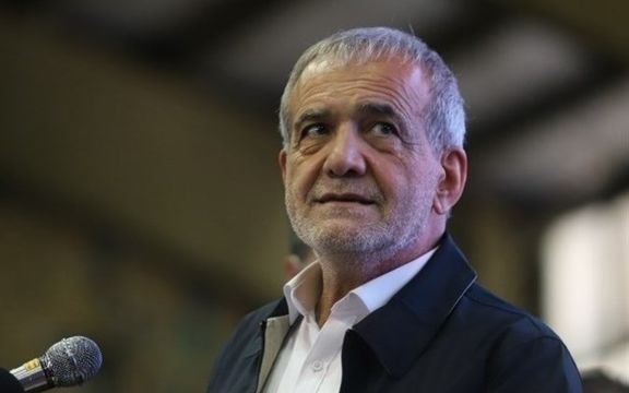 الرئيس الإيراني: هجرة النخب إلى الخارج دليل على "سوء تربيتها"