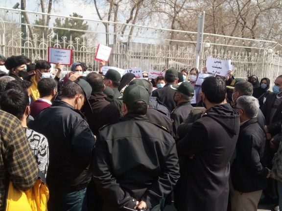 پرسنل و بازنشستگان نیروهای مسلح در چند شهر ایران تجمع کردند