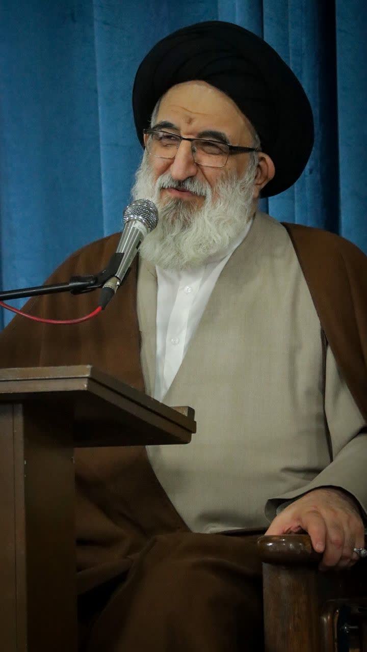 ممثل خامنئي: اختبرنا صاروخًا "فرط صوتي" قادرًا على حمل عدة رؤوس حربية