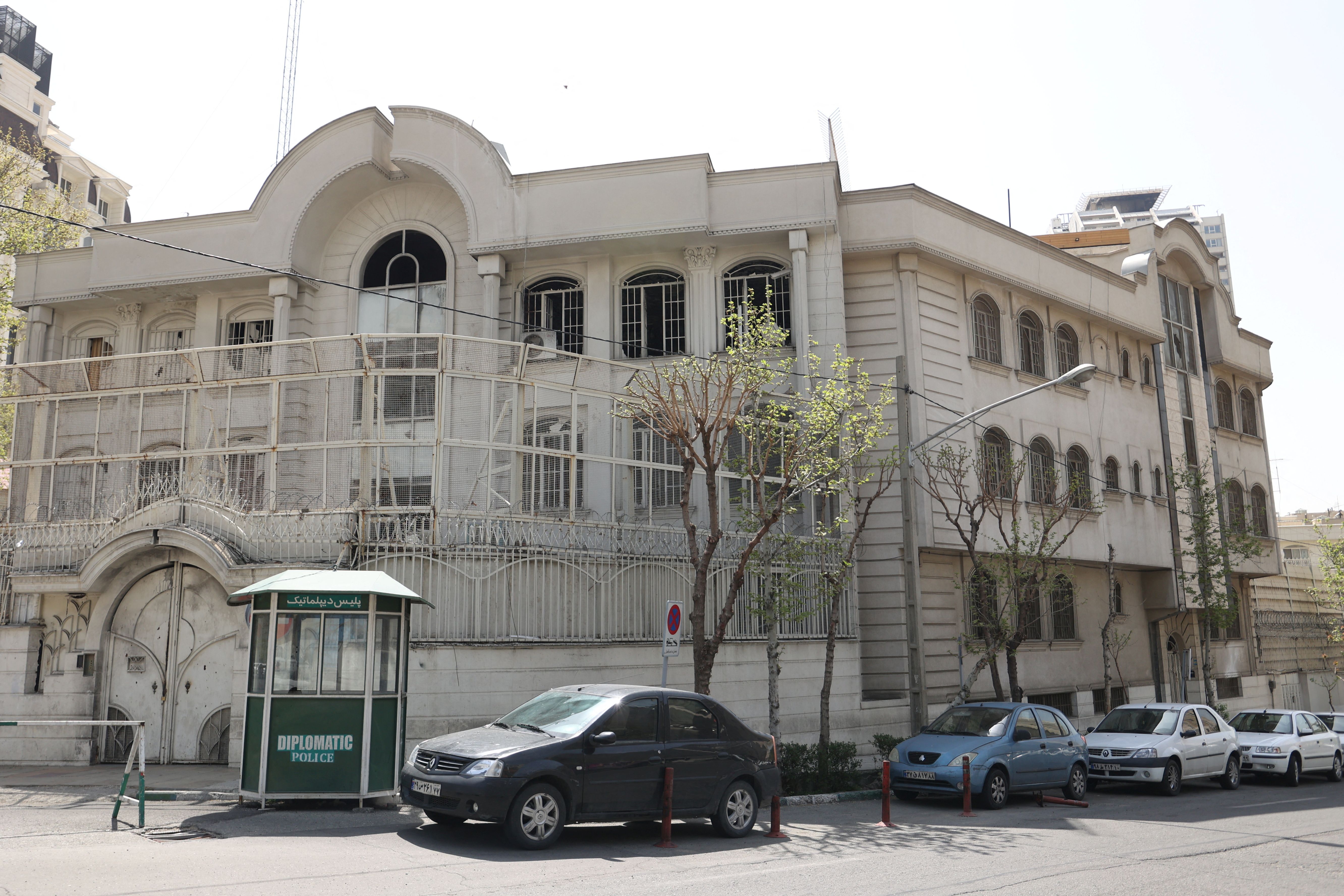 Saudi Delegation Visits Embassy Building In Tehran