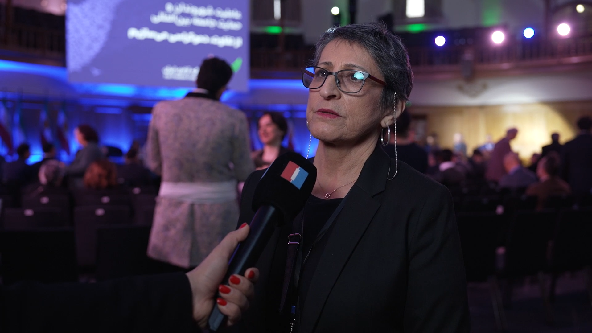 ناشطة سياسية إيرانية: الأولوية القصوى للشعب هي "إنهاء الحرب"