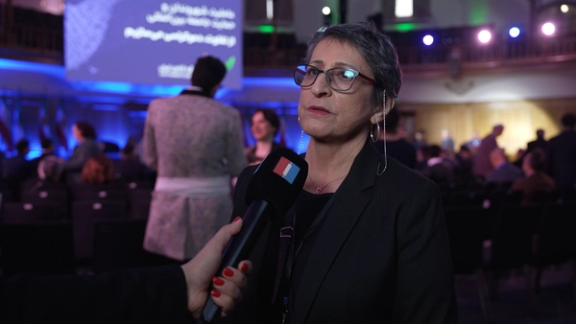 ناشطة سياسية إيرانية: الأولوية القصوى للشعب هي "إنهاء الحرب"