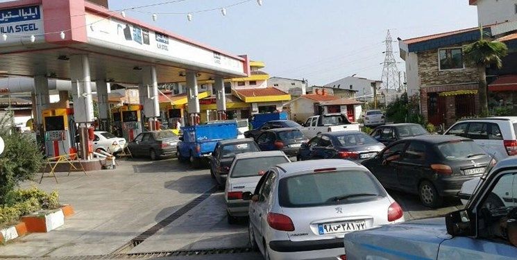 Congestion at an Iranian gas station  (file photo)