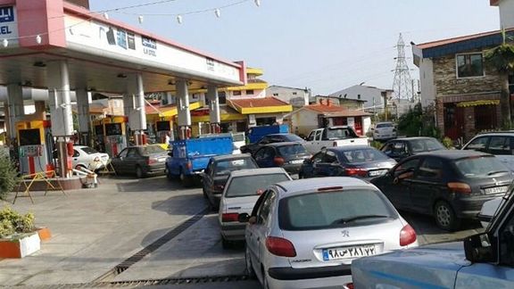 Congestion at an Iranian gas station (file photo)