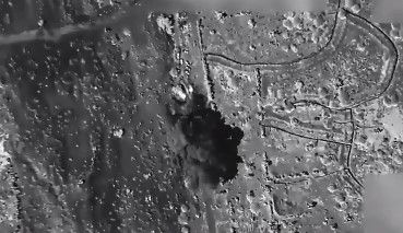 نمایی از حمله هوایی آمریکا به مواضع حوثی‌ها