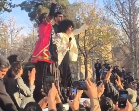 زوج ناشطة إيرانية: معتقلو مراسم "علي كردي" محرومون من الاتصال بذويهم