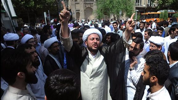 طلاب حوزه علمیه لرستان برای اعزام به غزه اعلام آمادگی کردند