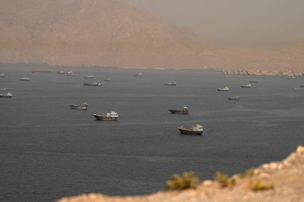 Qatar says US-Iran hotline essential to reopen Hormuz - FT