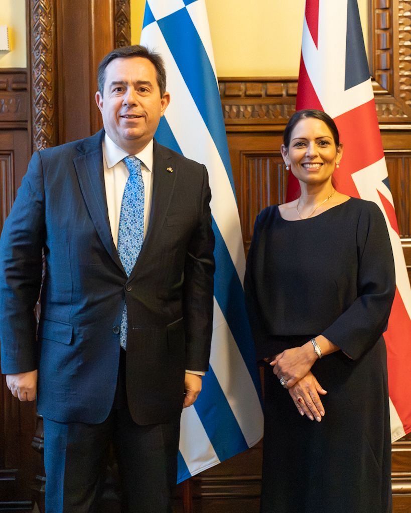 نماینده پارلمان بریتانیا: در کنار ایرانیان شجاعی که برای آزادی مبارزه می‌کنند ایستاده‌ایم