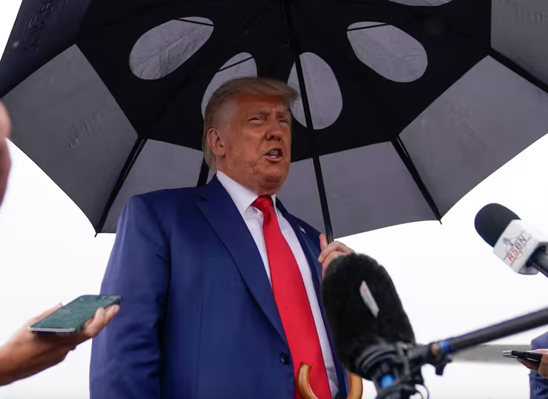 دونالد ترامپ در دادگاه درباره ۴ اتهام کیفری مربوط به انتخابات سال ۲۰۲۰ اعلام بی‌گناهی کرد