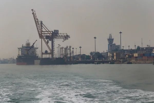 محاصره بندرهای ایران در سایه افزایش تنش‌ها و آینده مبهم آتش‌بس آغاز شد