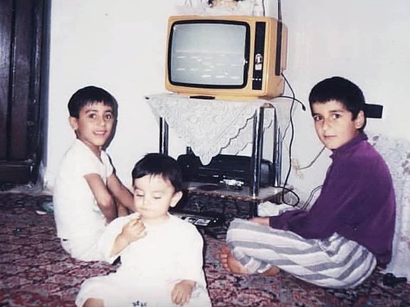 نقش ادبیات کودک در بازتولید کلیشههای جنسیتی در دهه ۶۰ ایران