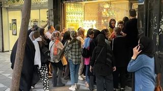 What prompted Iranians’ rush to buy gold on Sunday?