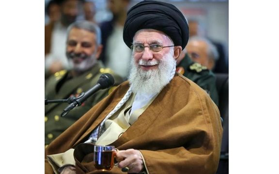 عضو دفتر نشر آثار خامنهای بیماری او را رد کرد و «عملیات روانی دشمن» خواند