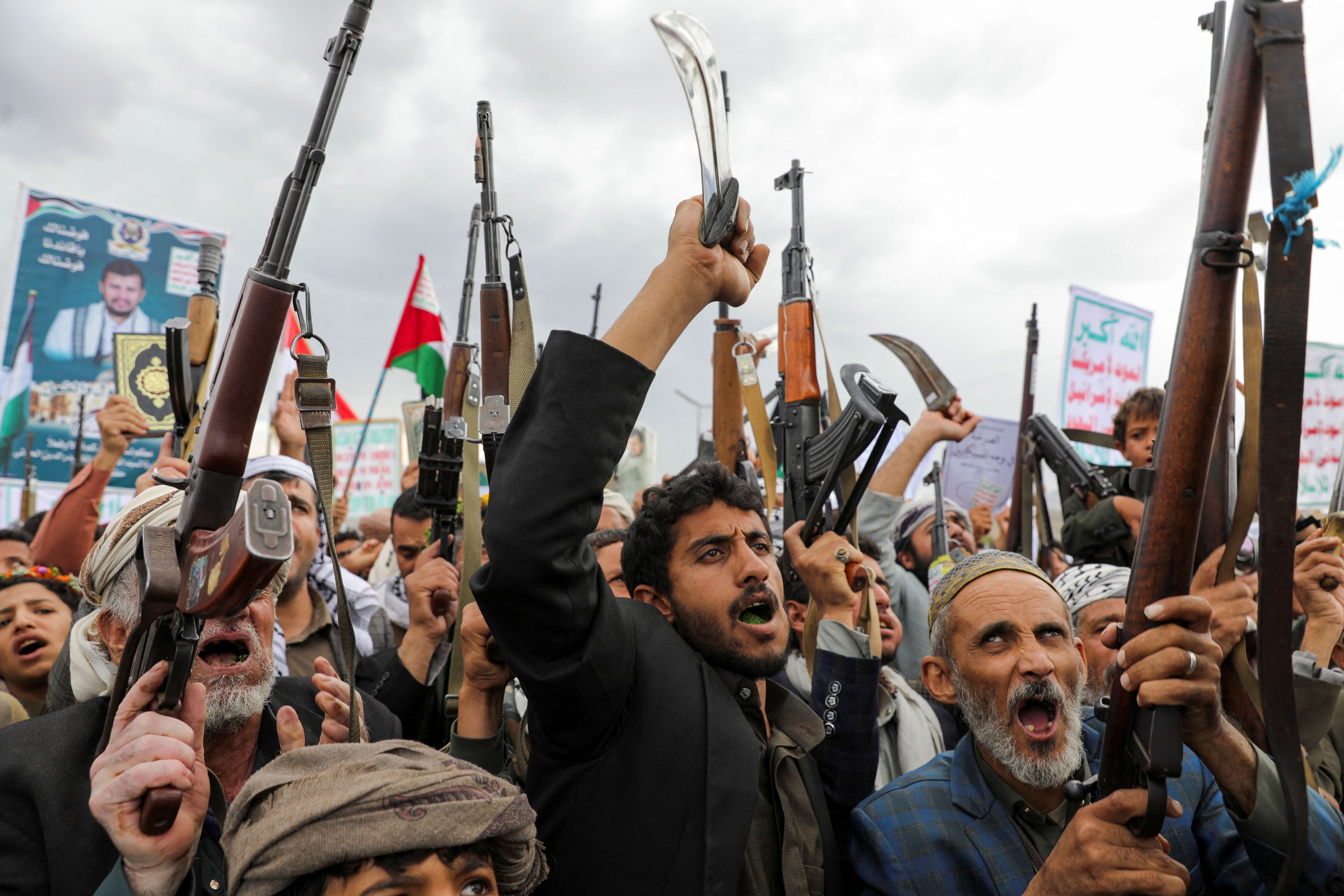 نیویورک‌تایمز: افزایش هزینه‌های نظامی، ترامپ را از ادامه حملات به حوثی‌ها منصرف کرد