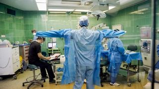 Patients Must Wear Islamic Gowns, Iran’s Fundamentalists Demand