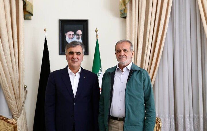 جنگ رگولاتوری؛ پزشکیان بانک مرکزی را متولی انحصاری بازار رمز‌ارز دانست