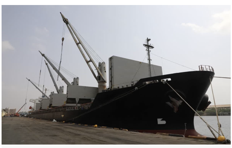 کشتی مشکوک به حمل تجهیزات موشکی از چین به بندرعباس رسید