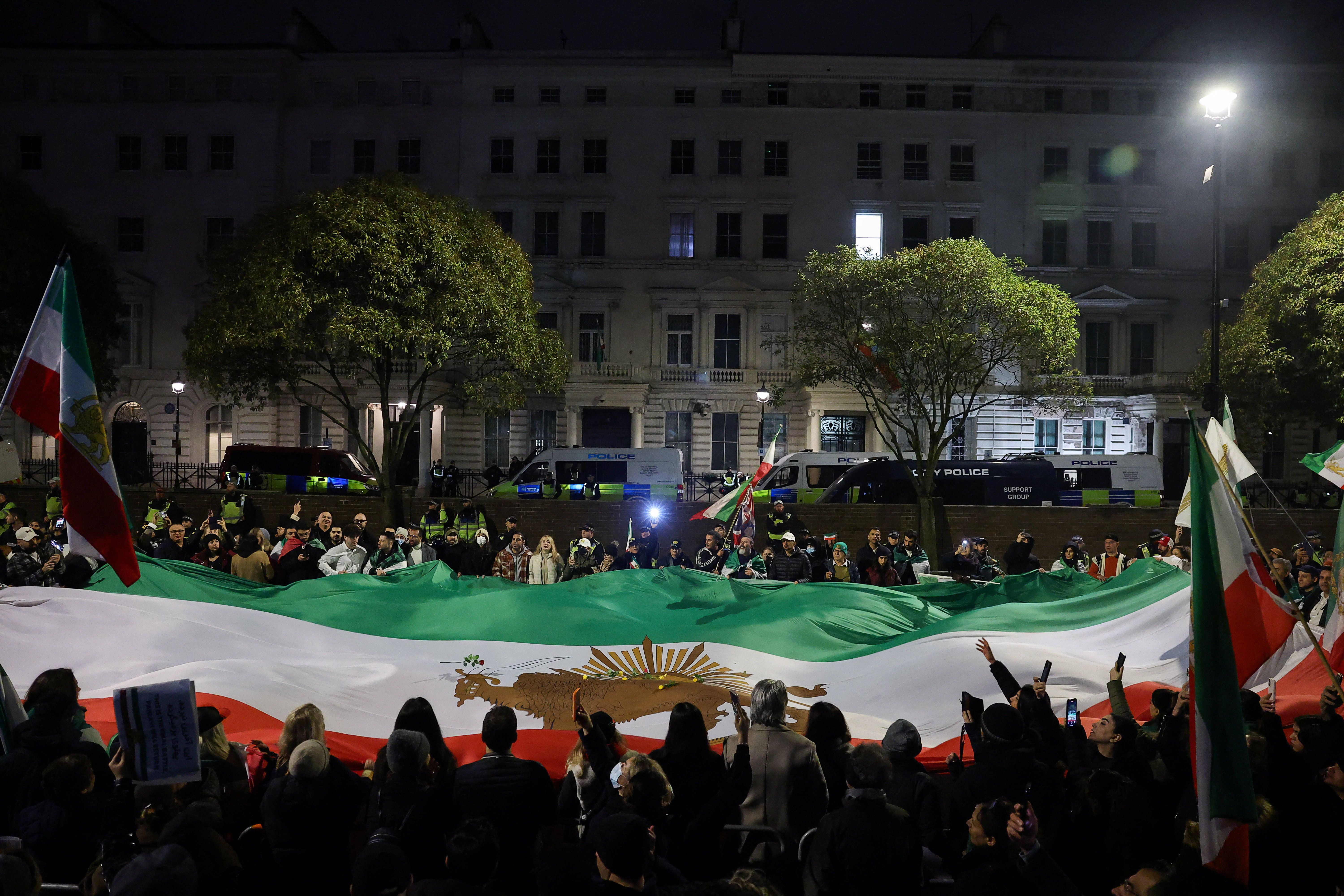 در بیست‌ و هشتمین روز انقلاب ملی ایرانیان چه گذشت