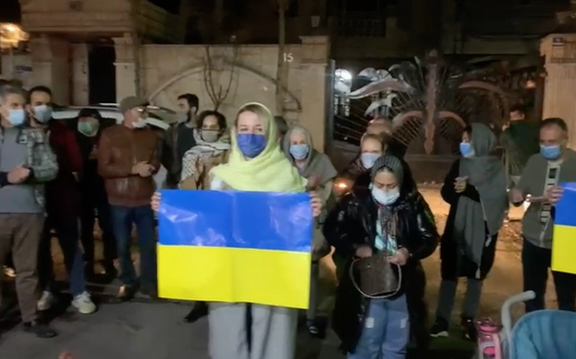 Iran Police Disperse Crowd Chanting 'Death To Putin And Supporters’