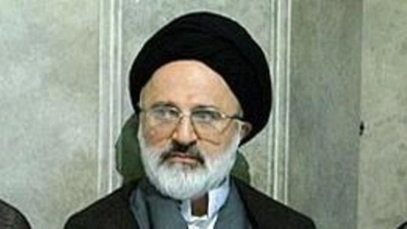 عدد من كبار المسؤولين الإيرانيين يتواصلون مع موسكو للهروب إذا لزم الأمر