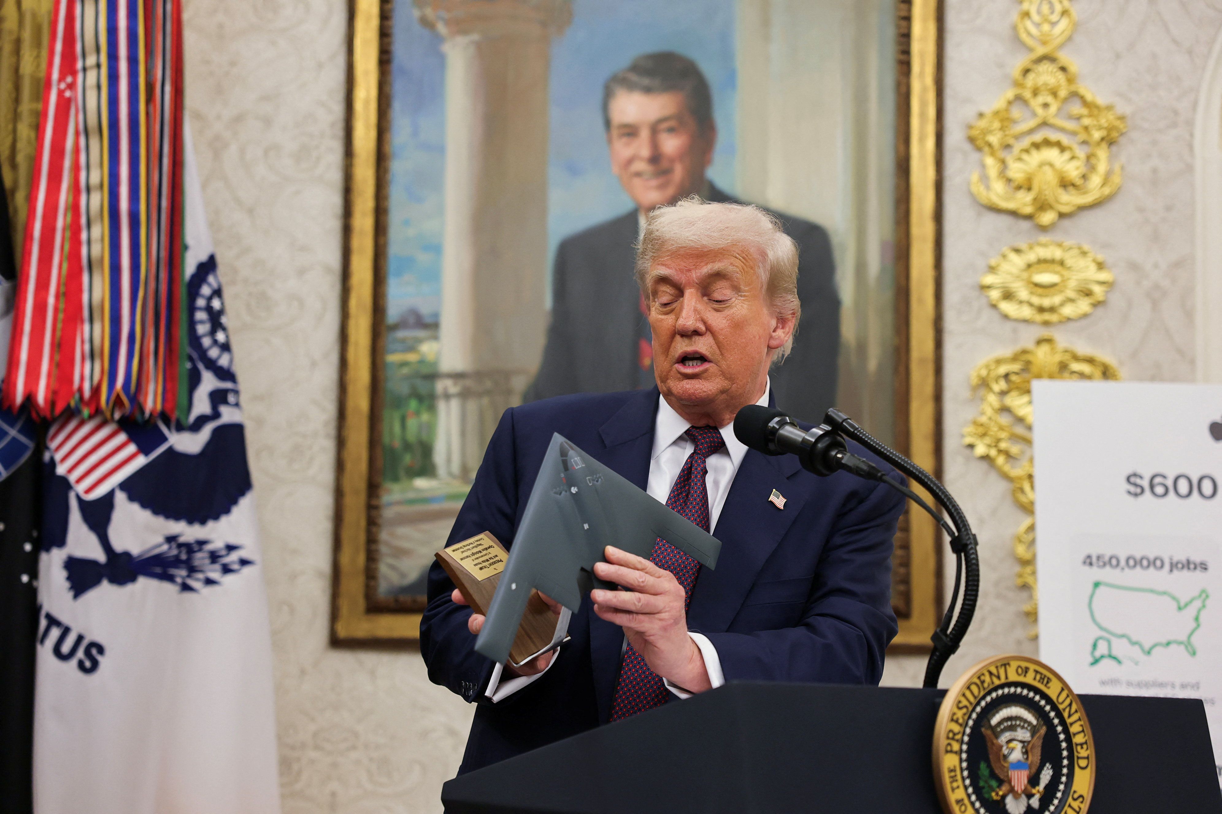 ترامپ: ممکن است تعرفه‌هایی مشابه تعرفه‌های هند علیه چین اعمال کنیم