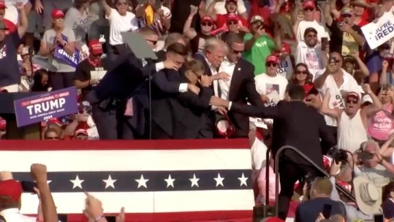 ترامپ در پی یک سوقصد به جان خود زخمی شد