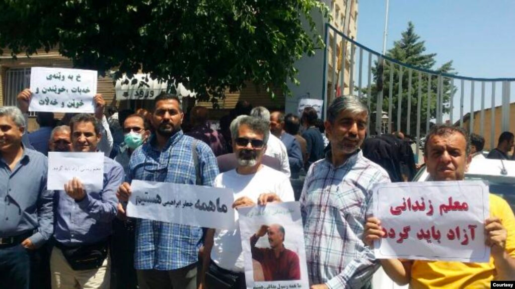 معلمان معترض استان کردستان با دستور شورای عالی امنیت ملی از قانون نظام رتبه‌بندی حذف شدند