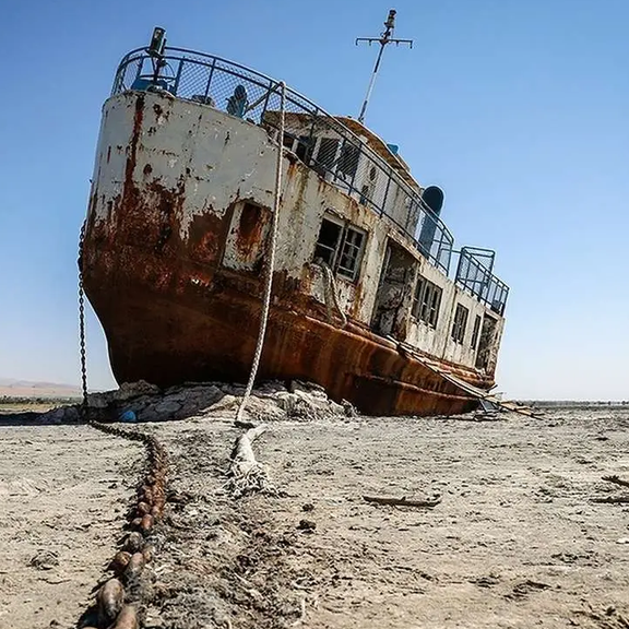 روزنامه هممیهن: اگر گرد و خاک دریاچه ارومیه بلند شود میتواند ۱۲ استان را درگیر کند