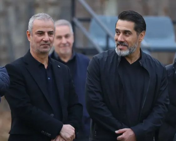 اسماعیل کارتال، سرمربی پرسپولیس: یک نفر از کادر حریف با مشت زیر چشم پیروانی زد