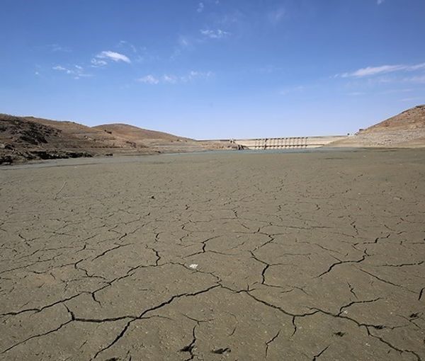 تفاقم الأزمة في إيران.. 24 محافظة تعاني من نقص المياه ووزير الطاقة يعد بـ"حل قريب"