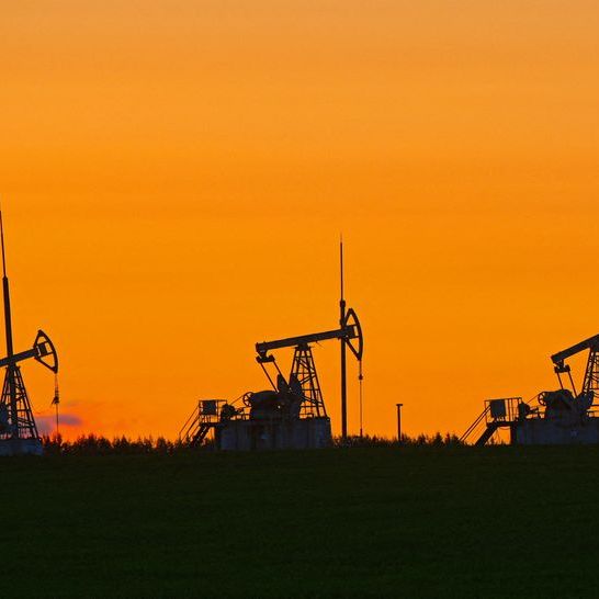 در پی تایید برگزاری مذاکره میان آمریکا و ایران قیمت نفت کاهش یافت