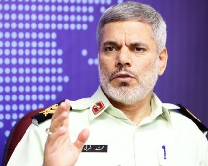 جانشین معاونت ناجا: اهدای گل و هدیه به «خانمهای بدحجاب» در دستور کار است