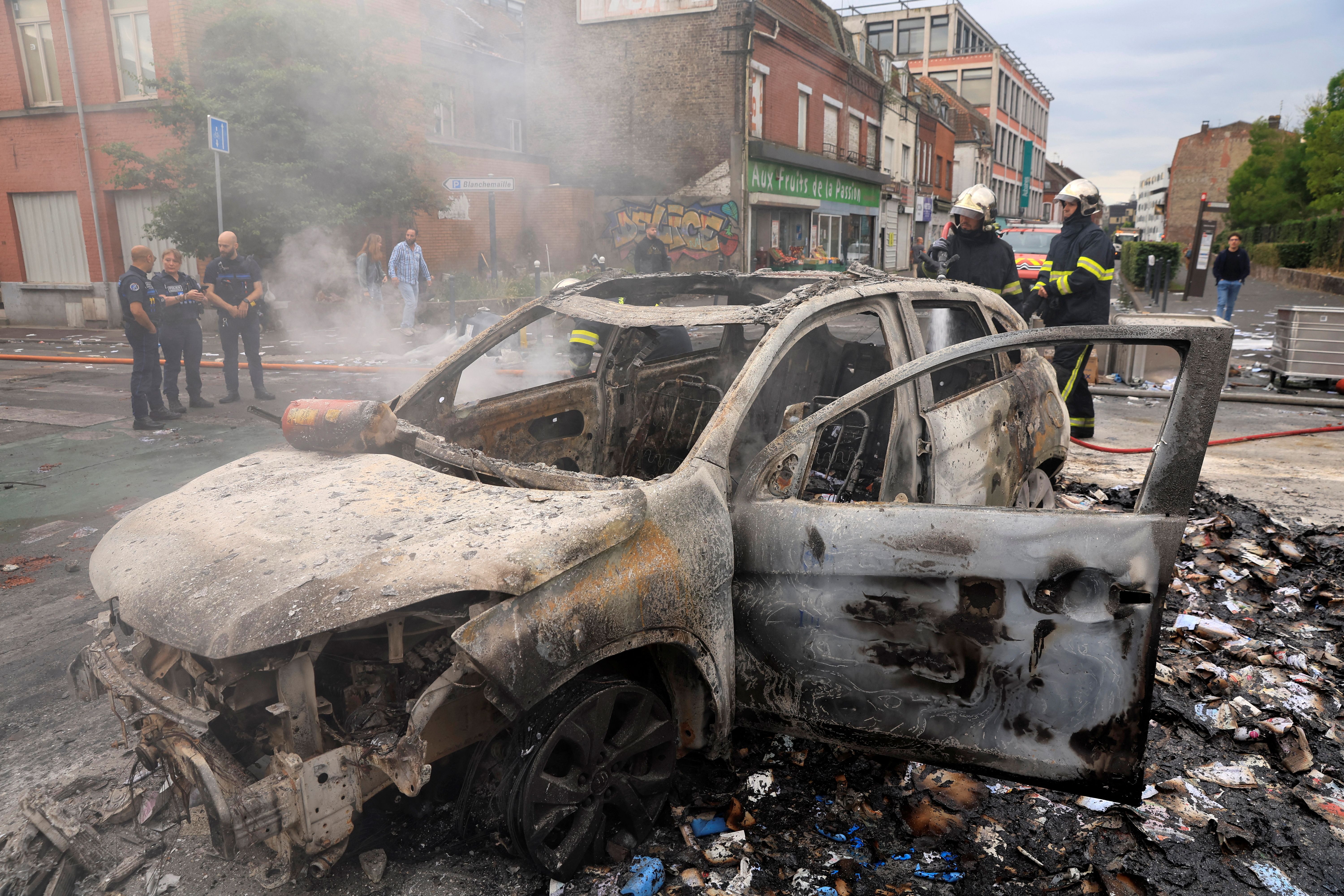 تشکیل جلسه بحران با حضور امانوئل مکرون پس از سه شب اعتراضات پیاپی در فرانسه