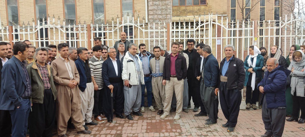 تجمع معلمان سروآباد و مریوان در اعتراض به فشار آموزش و پرورش بر فعالان صنفی استان کردستان