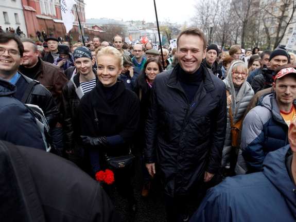 Russian opposition leader Alexei Navalny (2nd R, first row) and his wife Yulia (3rd R, first row) walk during an opposition rally in Moscow, October 27, 2013.
