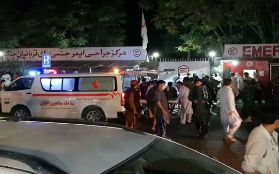 یک مقام وزارت بهداشت افغانستان: تعداد کشتههای انفجار بیرون فرودگاه کابل به ۹۰ نفر رسید