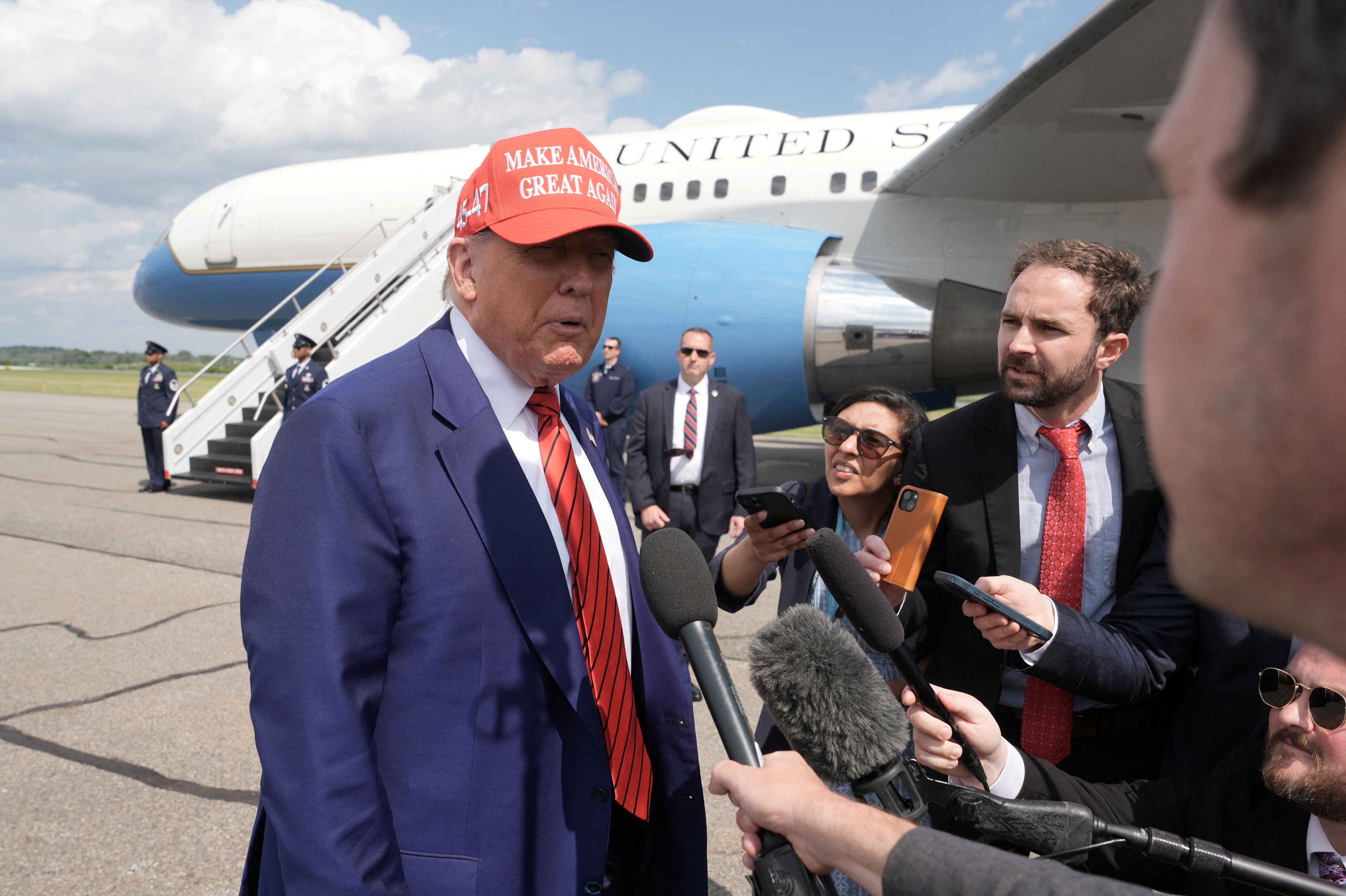 ترامپ: به ایران «حداکثر» دو هفته فرصت داده‌ایم؛ آتش‌بس فعلاً روی میز نیست