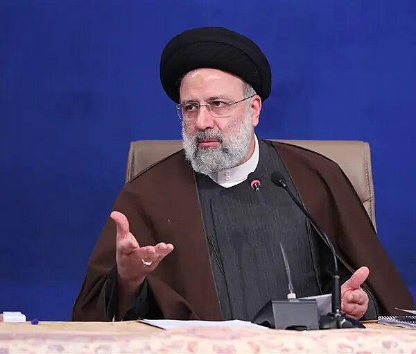 مسؤولان في حكومة رئيسي: حل المشكلات الاقتصادية يستغرق وقتًا وعلى الناس التحلي بالصبر