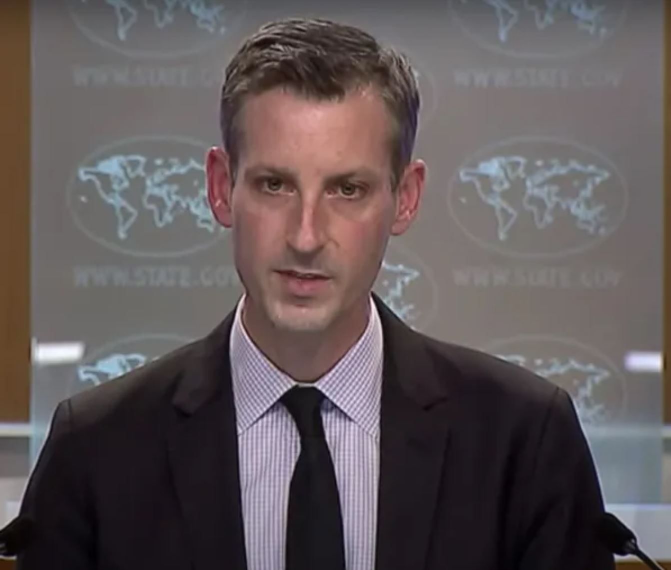 برايس لـ "إيران إنترناشيونال": لو أعطت إيران إجابة واضحة لما سارت المفاوضات ذهابا وإيابا