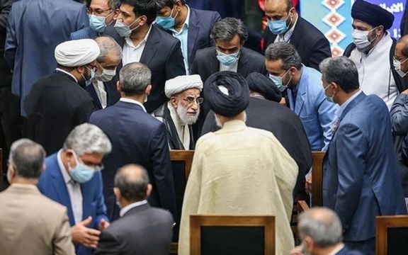 احمد جنتی، دبیر شورای نگهبان، بدون ماسک در مراسم تحلیف ابراهیم رئیسی حاضر شد