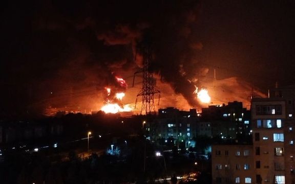 بعد تعرضه لهجوم إسرائيلي.. مستودع نفط "شهران" الإيراني يتحول إلى "قنبلة موقوتة" للسكان