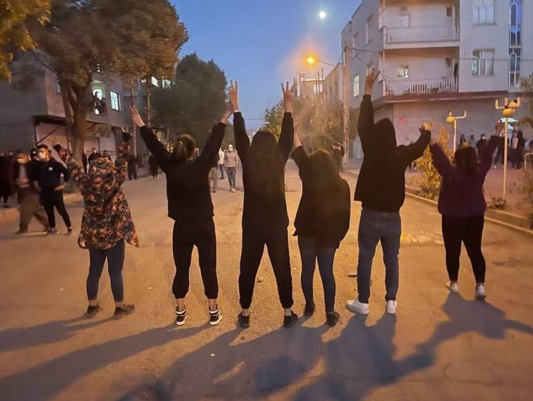 الاحتجاجات تعم مدن إيران والمتظاهرون يهتفون: "عدنا مرة أخرى..الانتفاضة مستمرة"