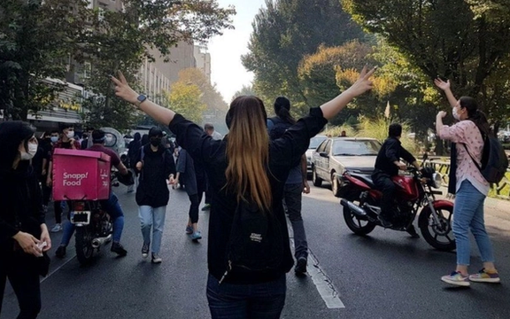 منظمات إيرانية: ليس لدينا خيار سوى مواصلة ثورة "المرأة.. الحياة.. الحرية"