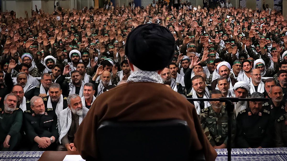 مواضع اپوزیسیون ایران؛ از اعلام آمادگی برای دوران گذار تا درخواست پایان جنگ