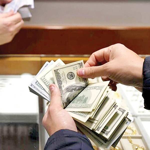 الدولار يتخطى 122 ألف تومان.. أسعار العملات والذهب تسجّل أرقامًا قياسية جديدة في إيران