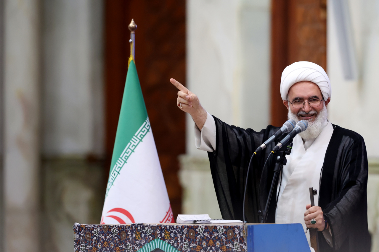 امام جمعه موقت تهران: نخبگان پیشنهادهای خود را درباره بازنگری در دکترین هسته‌ای ارائه کنند
